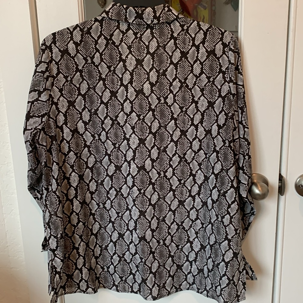 Michael Kors Plus Size Snakeskin silky blouse! Like new! - Picture 6 of 6